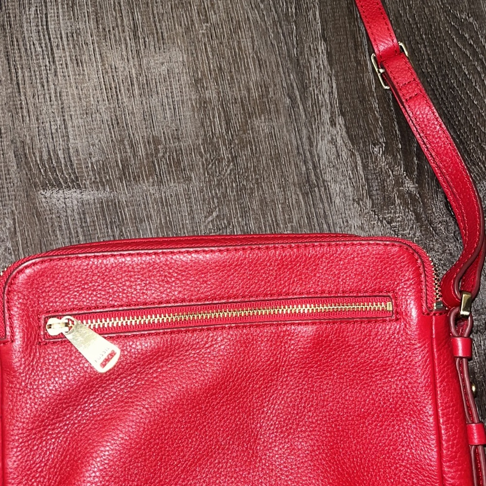 Genuine leather crossbody bag. Red fossil crossbody purse - Picture 4 of 15